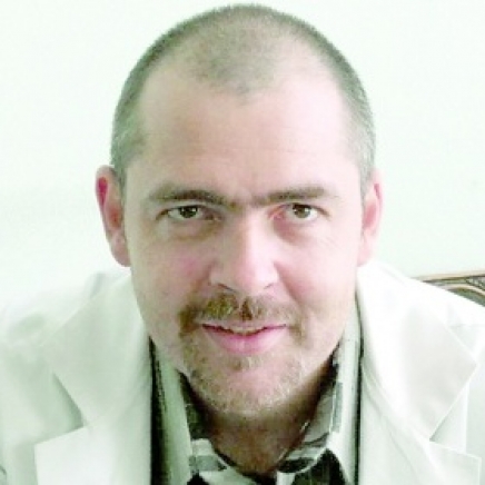 Доц. Роман Романски: Силиконът не пази от тумори