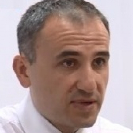 Доц. д-р Александър Оскар: GSM-те и таблетите в ръцете на децата правят очите им мързеливи