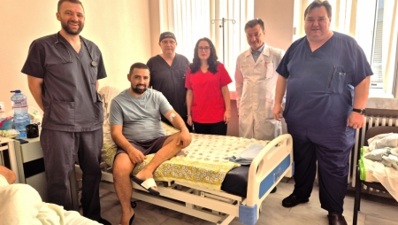 ЛЕКАРИ ОТ „АЛЕКСАНДРОВСКА“ СПАСИХА МЪЖ С ПОЛИТРАВМА, ЗАТИСНАТ ОТ МАШИНА ПО ВРЕМЕ НА РАБОТА